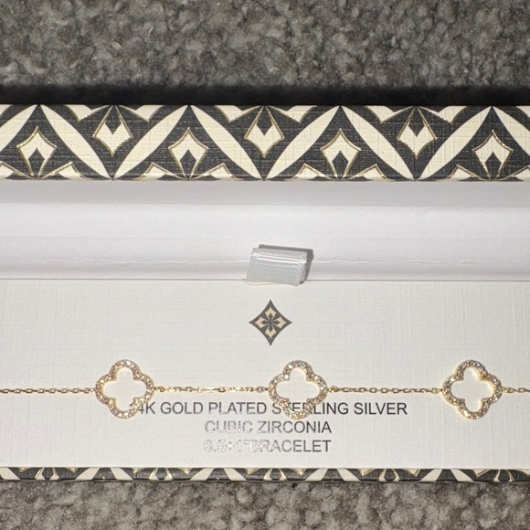 Sterling Silver & 14K Gold Plated Bracelet with Clover shape motifs - Picture 4 of 9